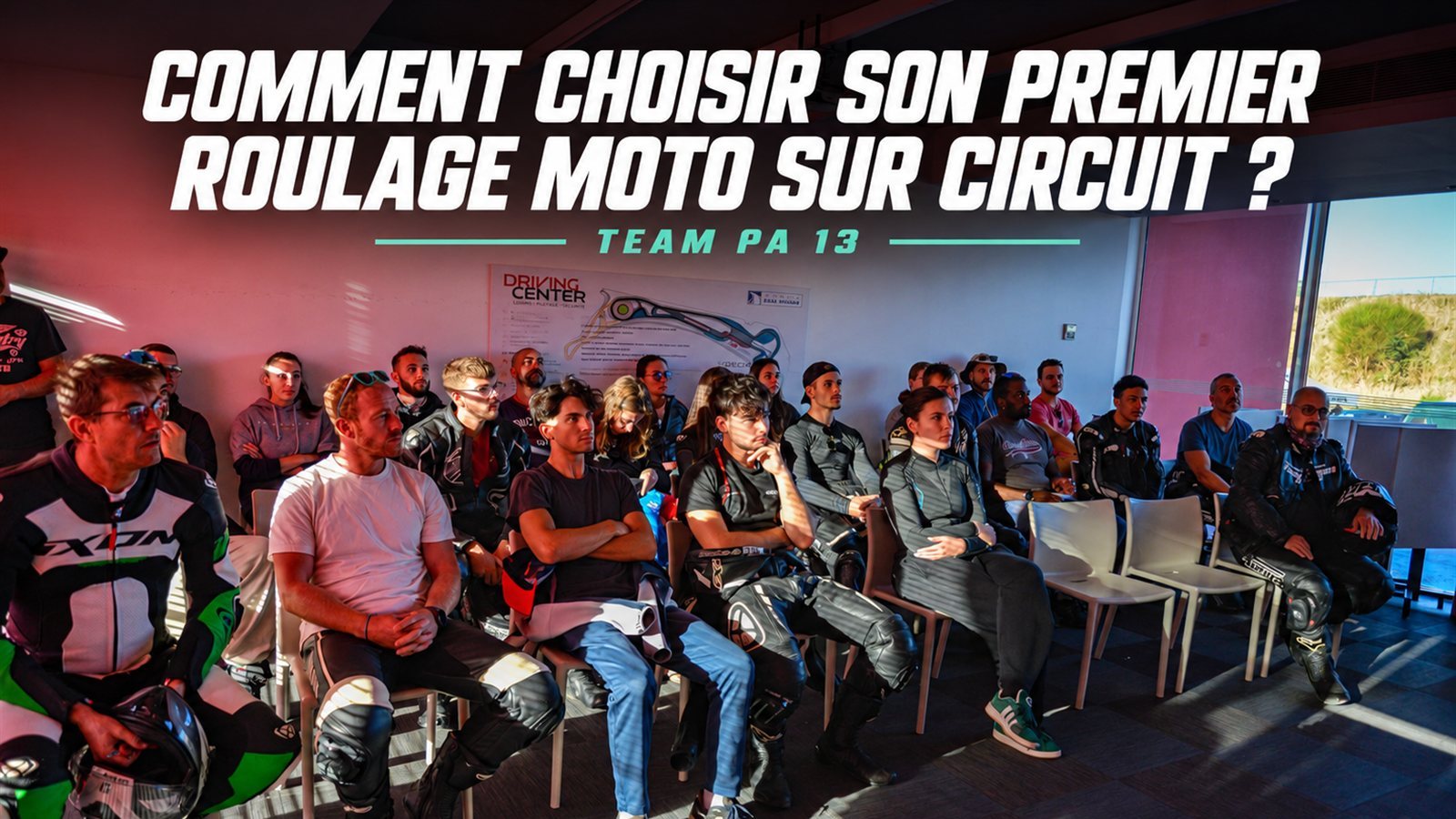 Briefing des participants avant leur premier roulage moto sur circuit avec TEAM PA 13